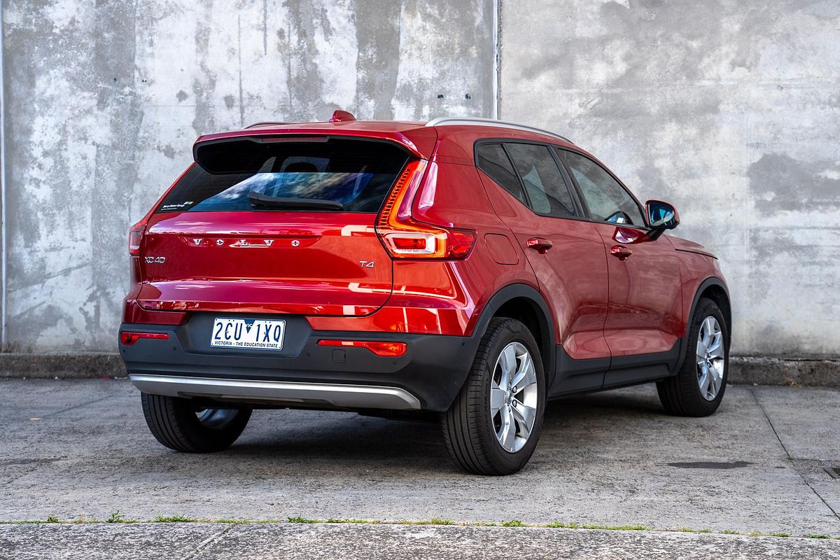 2019 Volvo XC40 T4 Momentum