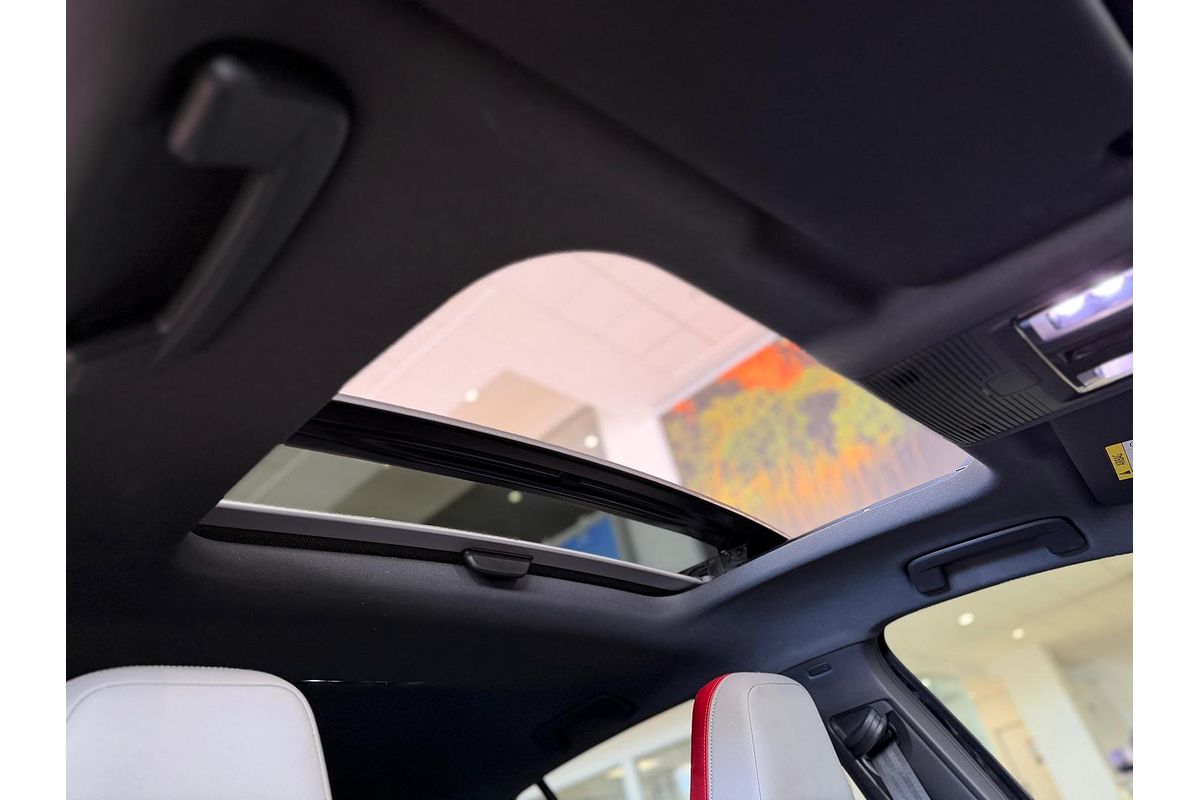 2023 Volkswagen Golf GTI 8