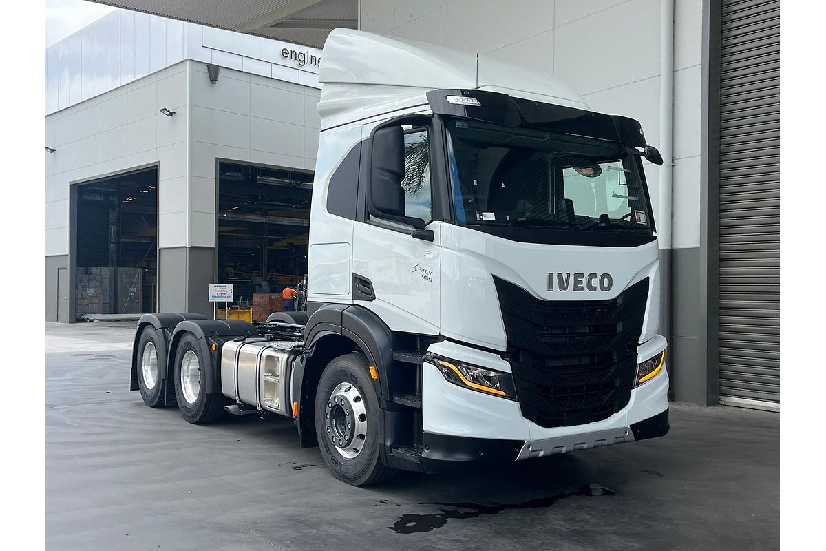2025 Iveco S-Way AT460
