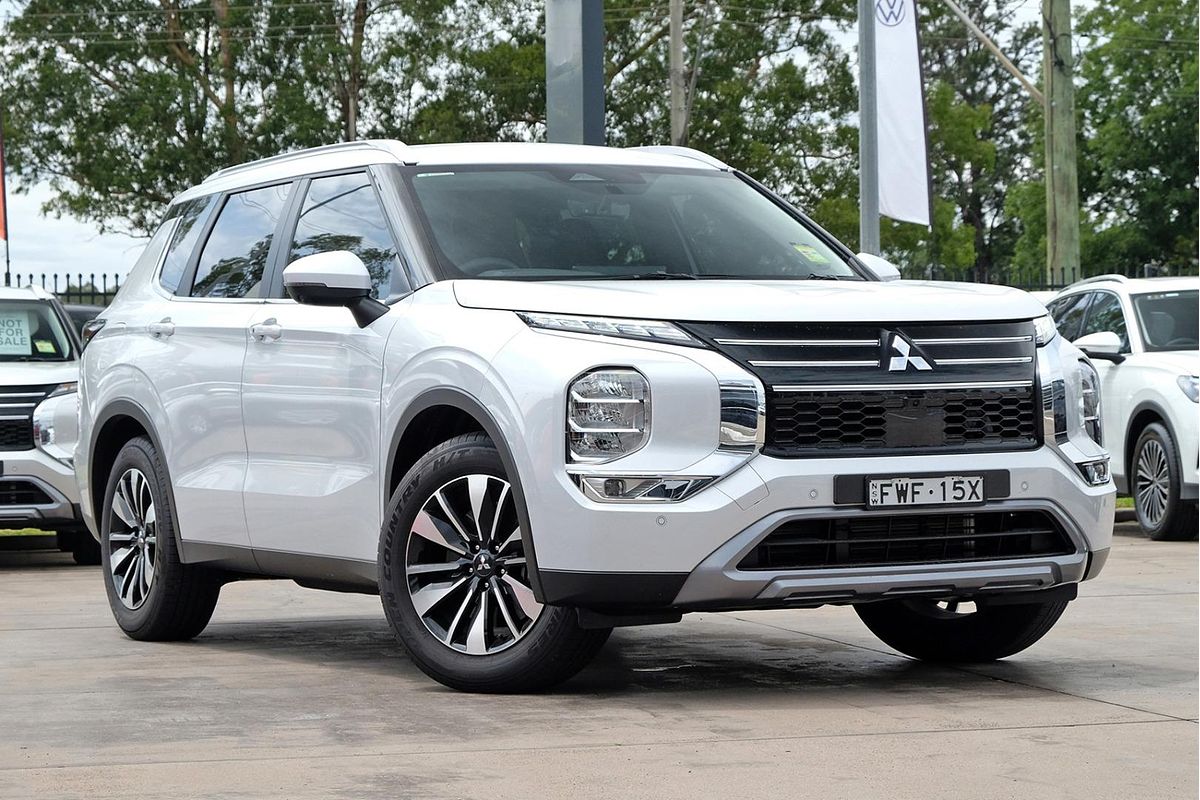 2025 Mitsubishi Outlander LS ZM