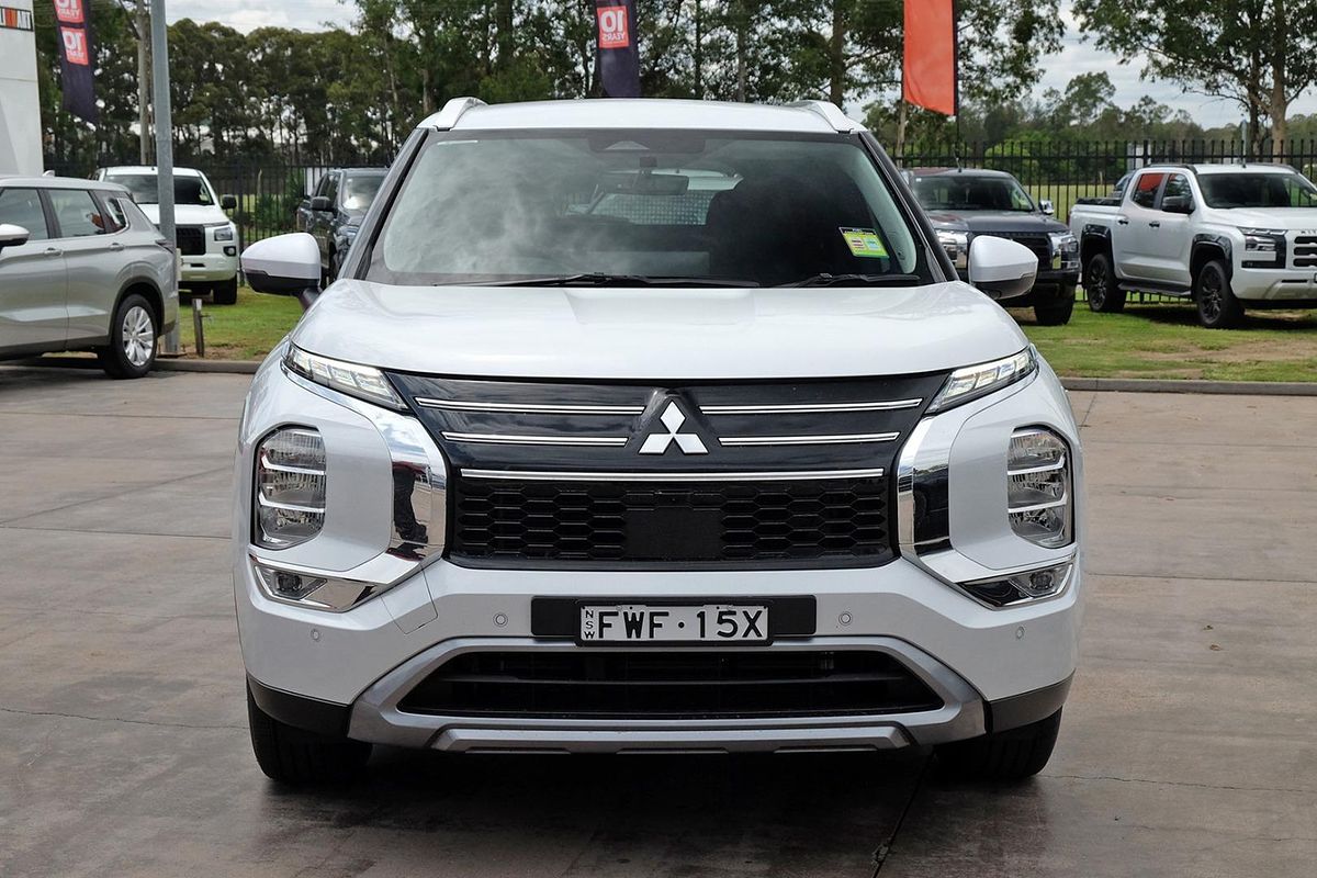 2025 Mitsubishi Outlander LS ZM