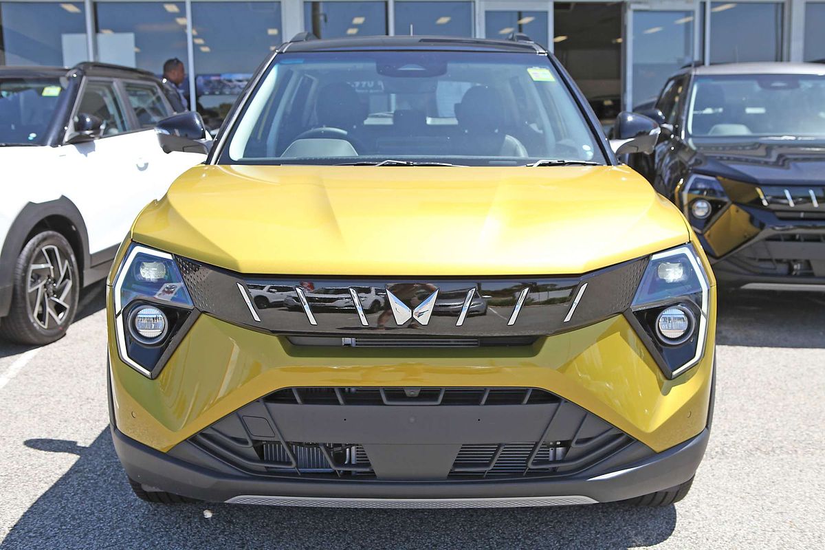 2025 Mahindra XUV3XO AX7L