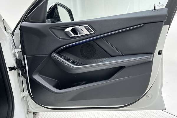 2019 BMW 1 Series 118i M Sport F40 thumb-18