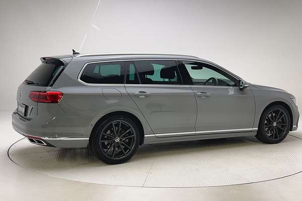 2022 Volkswagen Passat 206TSI R-Line B8 thumb-2