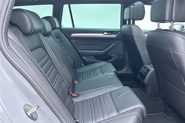 2022 Volkswagen Passat 206TSI R-Line B8 thumb-11