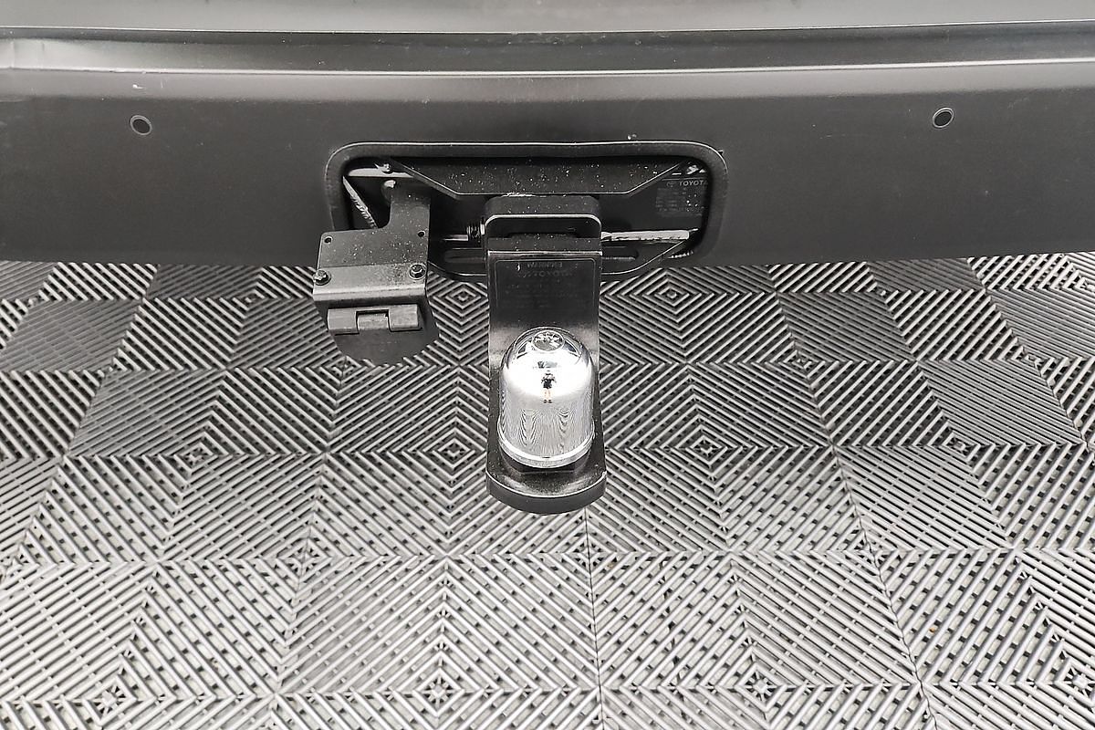 2020 Toyota Hiace Commuter GDH322R ELWB High Roof