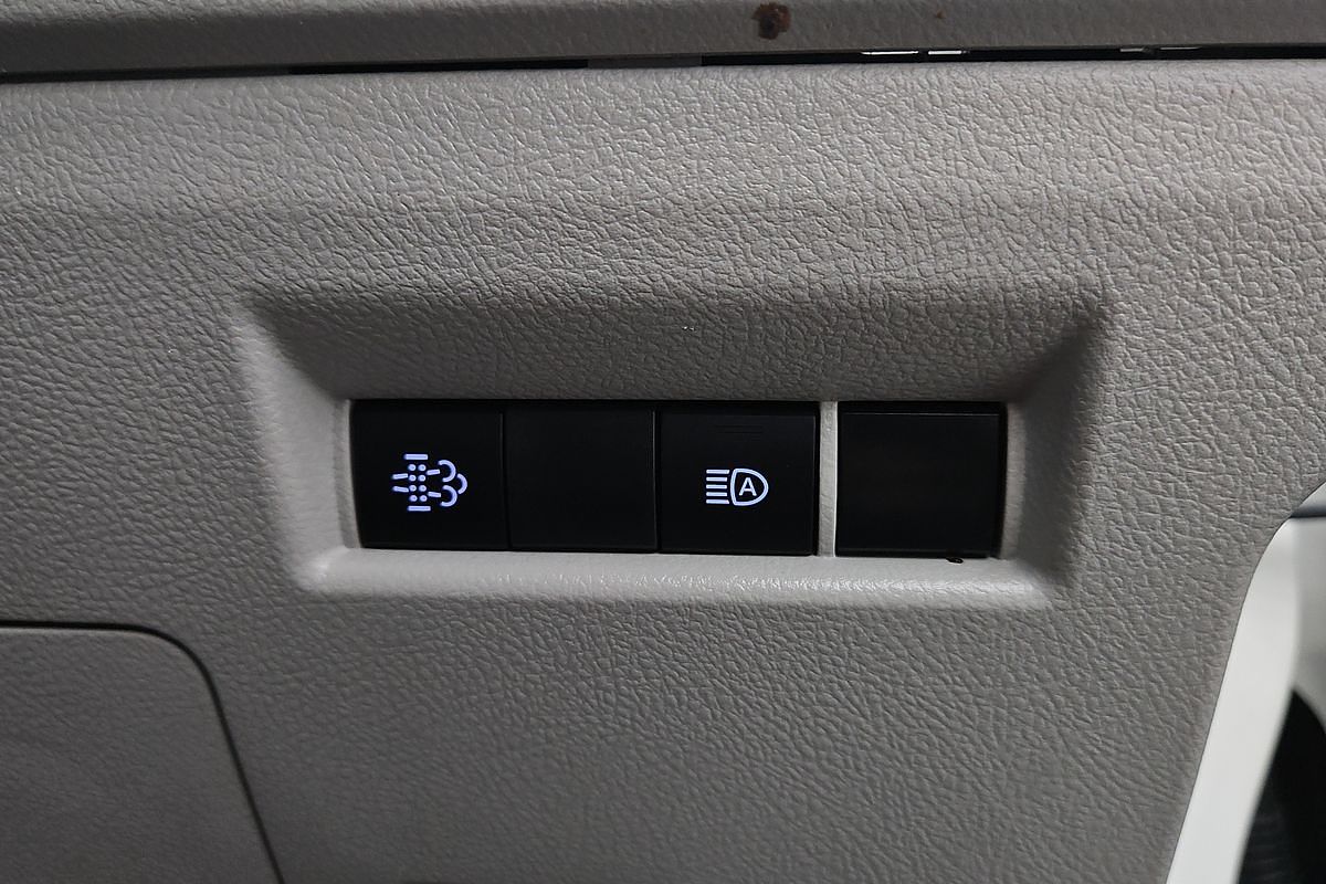 2020 Toyota Hiace Commuter GDH322R ELWB High Roof