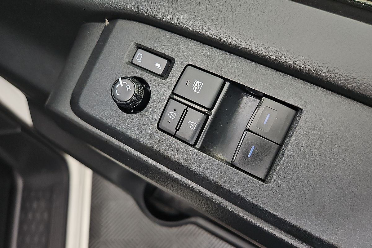 2020 Toyota Hiace Commuter GDH322R ELWB High Roof