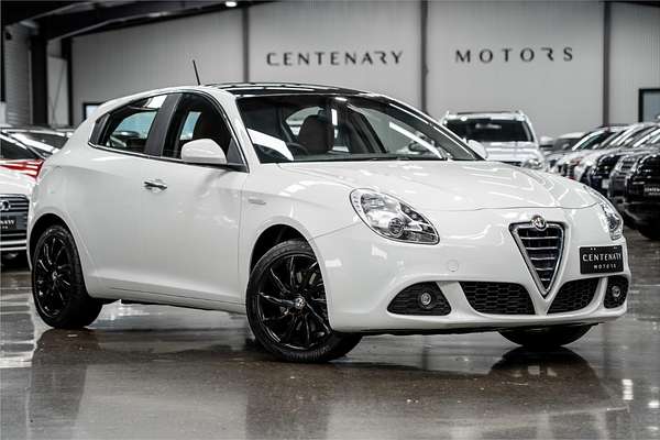 2013 Alfa Romeo Giulietta Distinctive Series 0