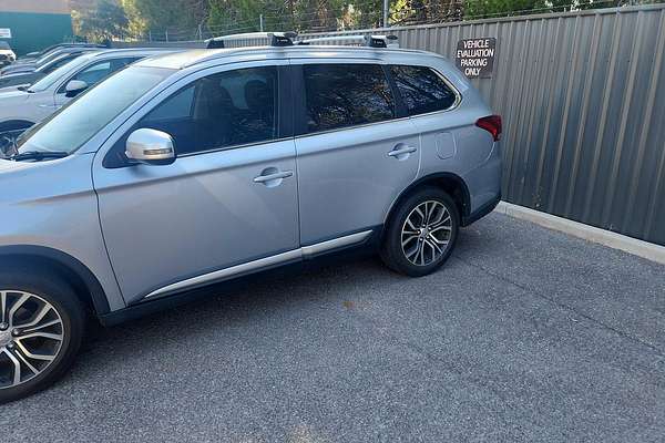 2017 Mitsubishi Outlander LS Safety Pack ZK thumb-2