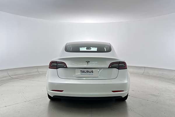 2022 Tesla Model 3 Rear-Wheel Drive thumb-3