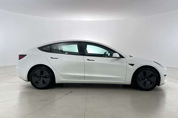 2022 Tesla Model 3 Rear-Wheel Drive thumb-5