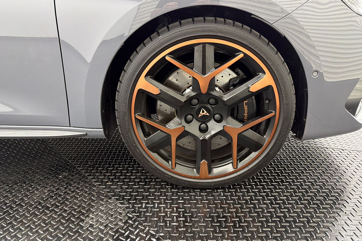 2025 CUPRA Leon VZx KL