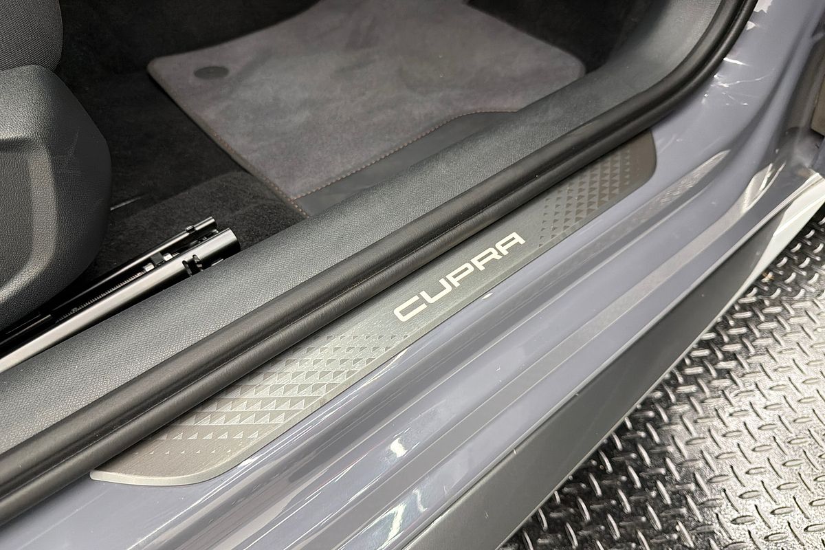 2025 CUPRA Leon VZx KL