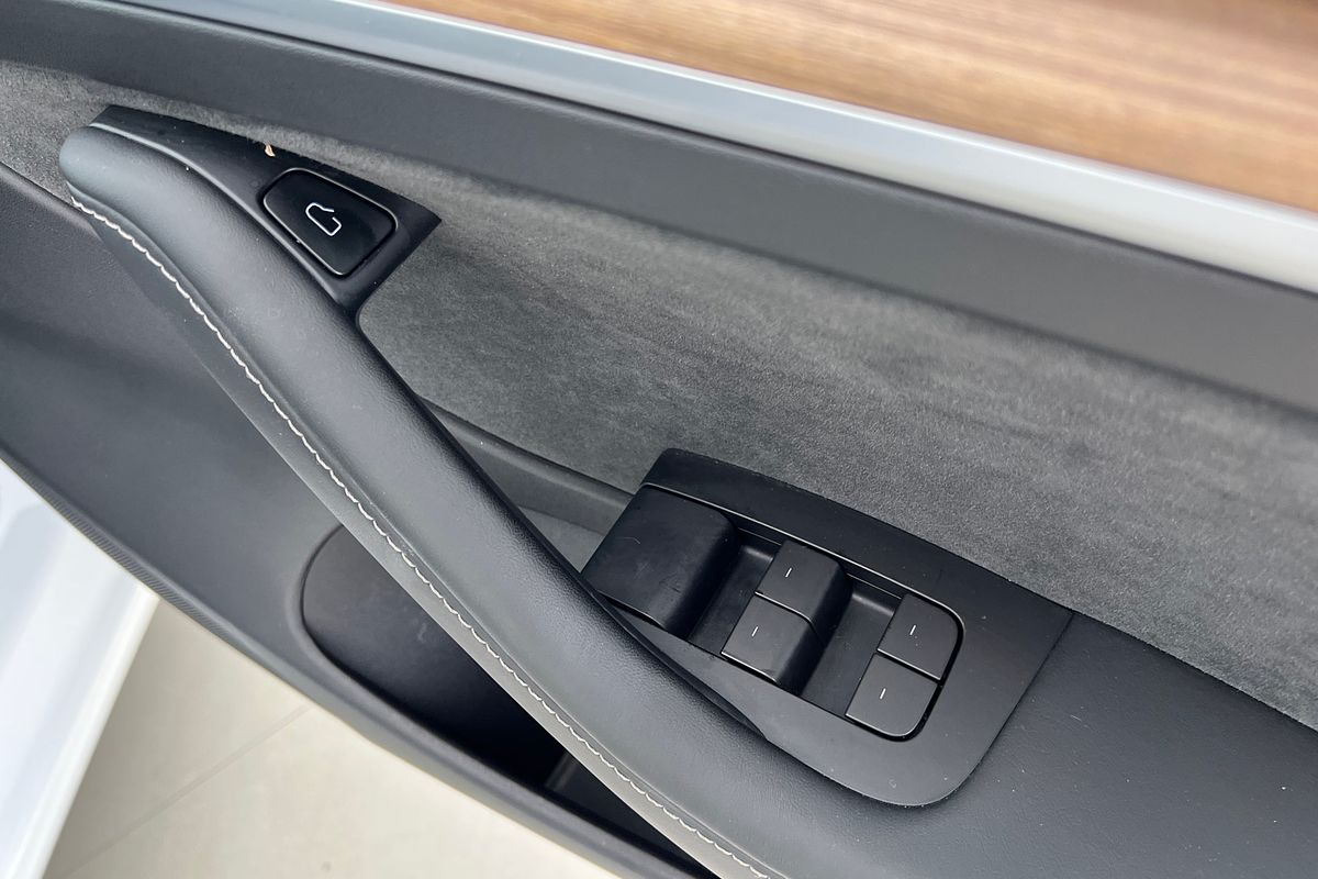 2022 Tesla Model 3 Rear-Wheel Drive