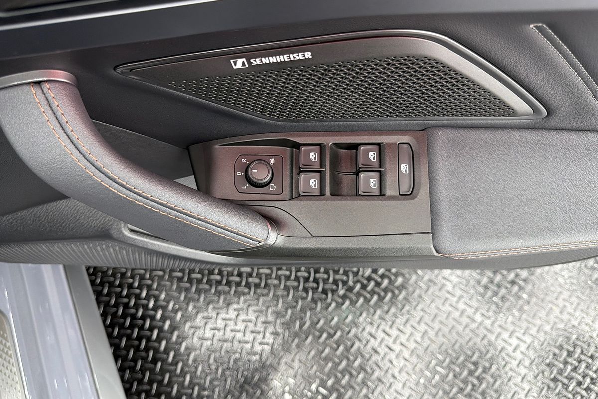 2025 CUPRA Leon VZx KL