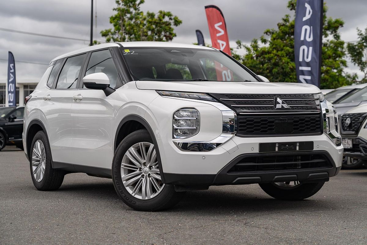 2023 Mitsubishi Outlander ES ZM