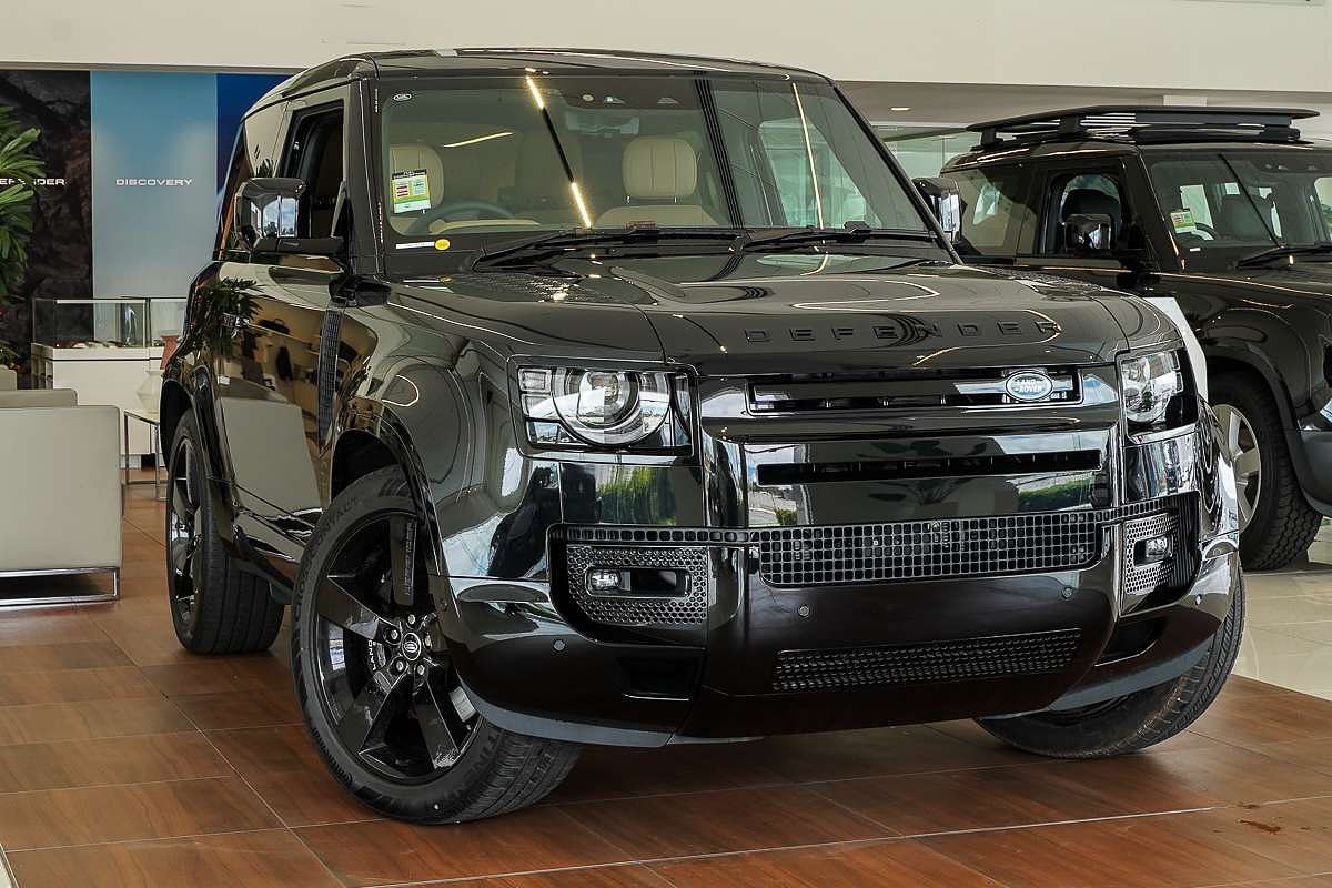 2025 Land Rover Defender 90 P525 V8 L663