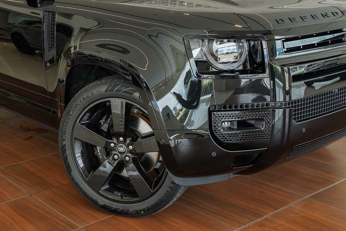 2025 Land Rover Defender 90 P525 V8 L663