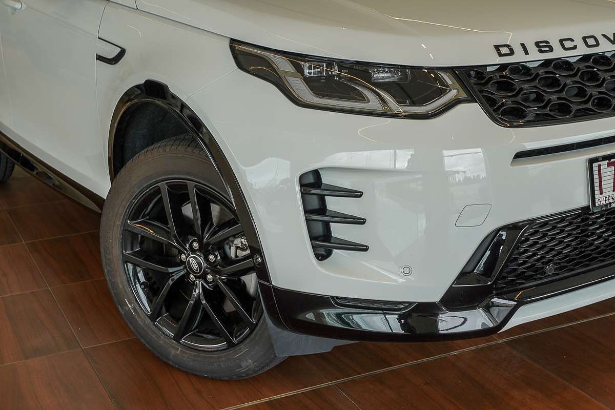 2025 Land Rover Discovery Sport P300e Dynamic SE L550