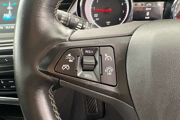 2018 Holden Commodore RS ZB thumb-11