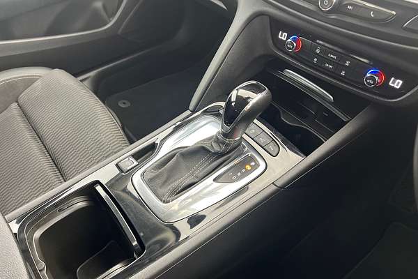 2018 Holden Commodore RS ZB thumb-15