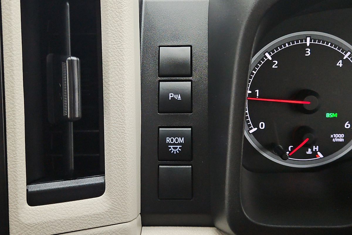 2020 Toyota Hiace Commuter GL GDH322R ELWB High Roof