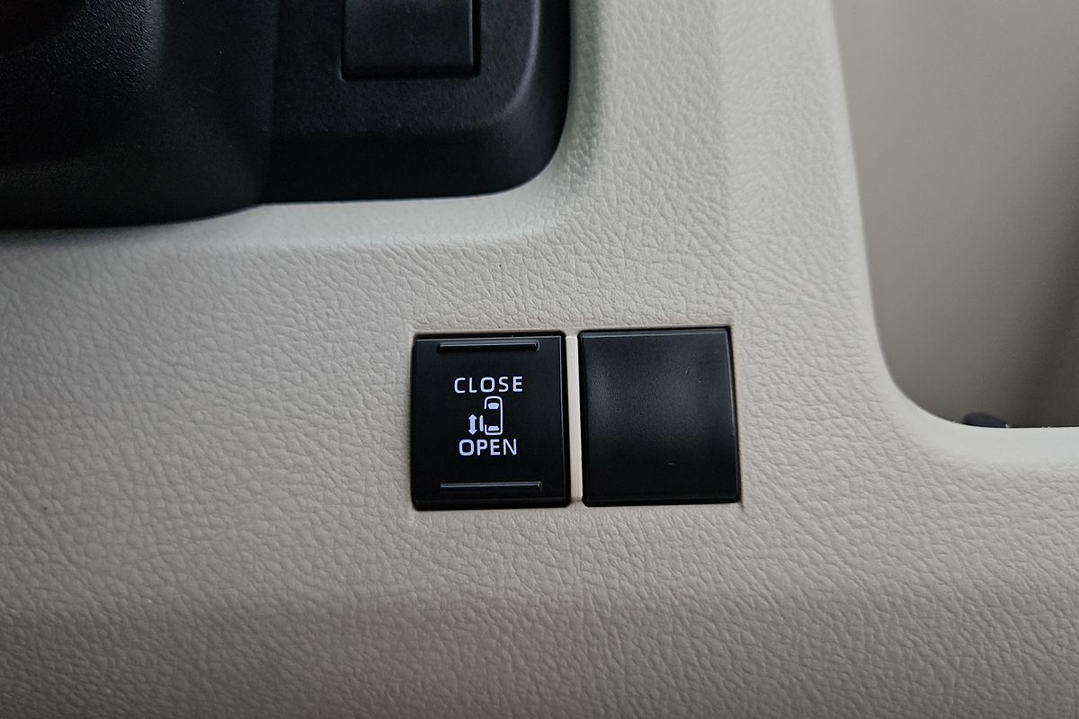 2020 Toyota Hiace Commuter GL GDH322R ELWB High Roof