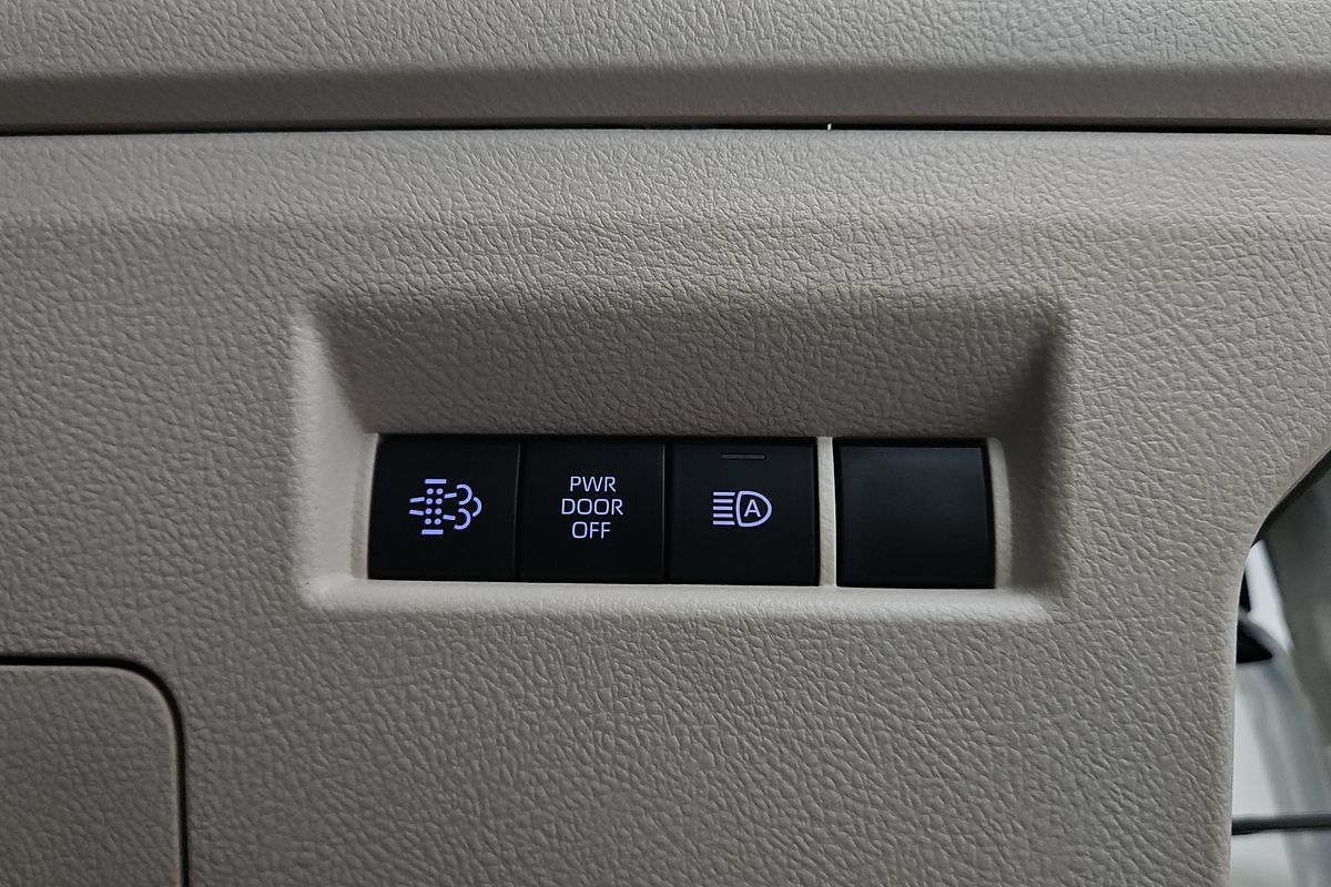 2020 Toyota Hiace Commuter GL GDH322R ELWB High Roof