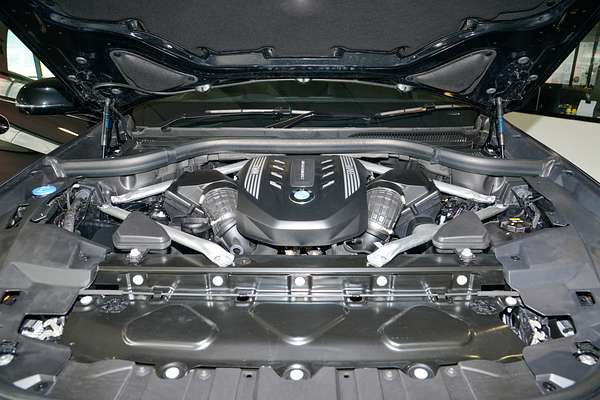 2022 BMW X5 M50i G05 thumb-7