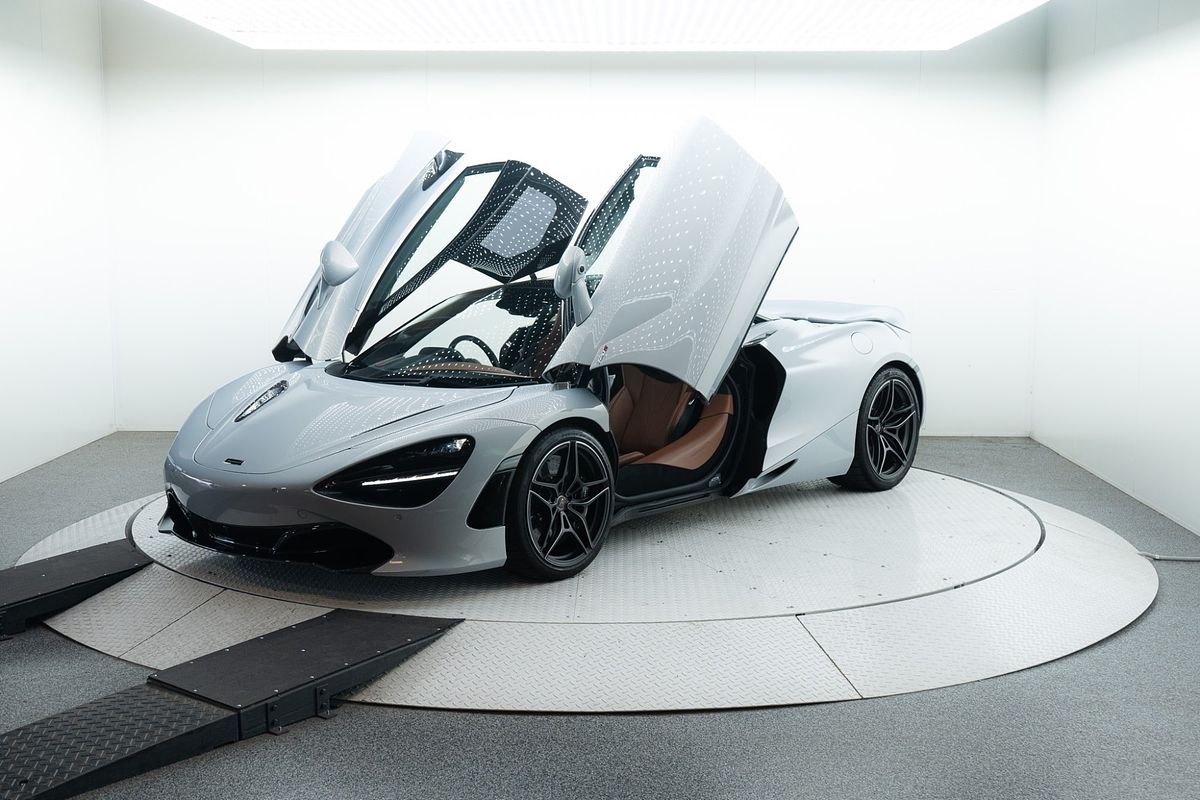 2017 McLaren 720S Luxury P14