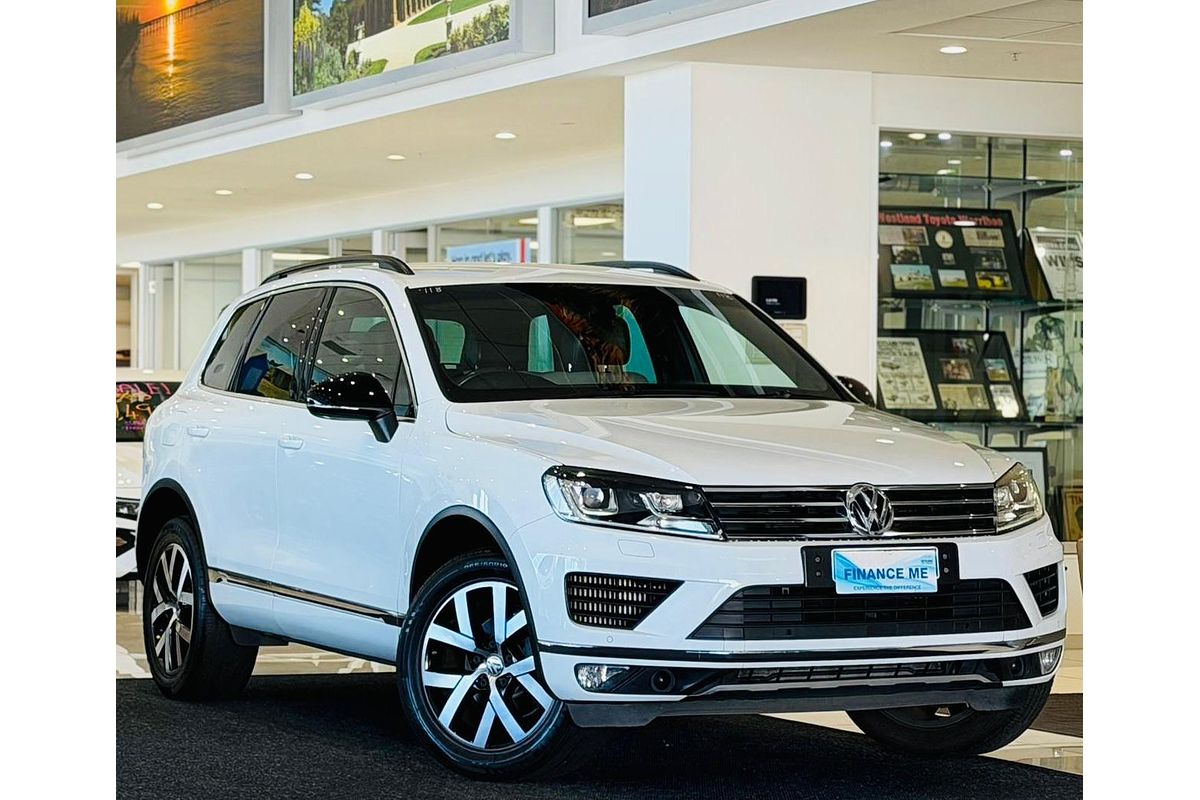 2017 Volkswagen Touareg Monochrome 7P