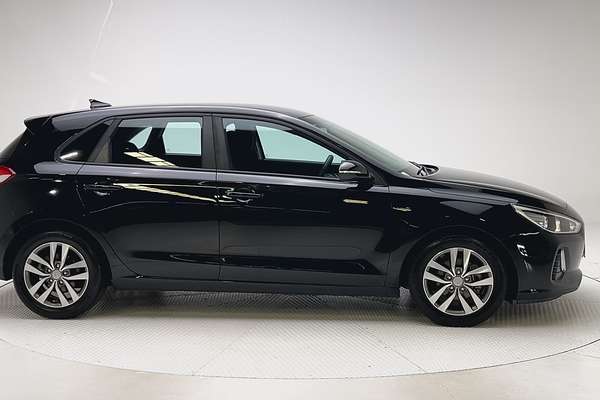 2017 Hyundai i30 Active PD thumb-8