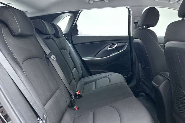 2017 Hyundai i30 Active PD thumb-11