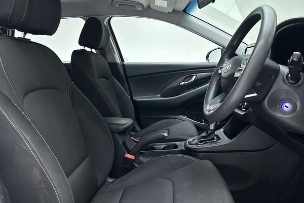 2017 Hyundai i30 Active PD thumb-12