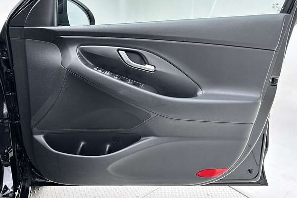 2017 Hyundai i30 Active PD thumb-18