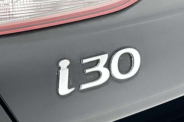 2017 Hyundai i30 Active PD thumb-21