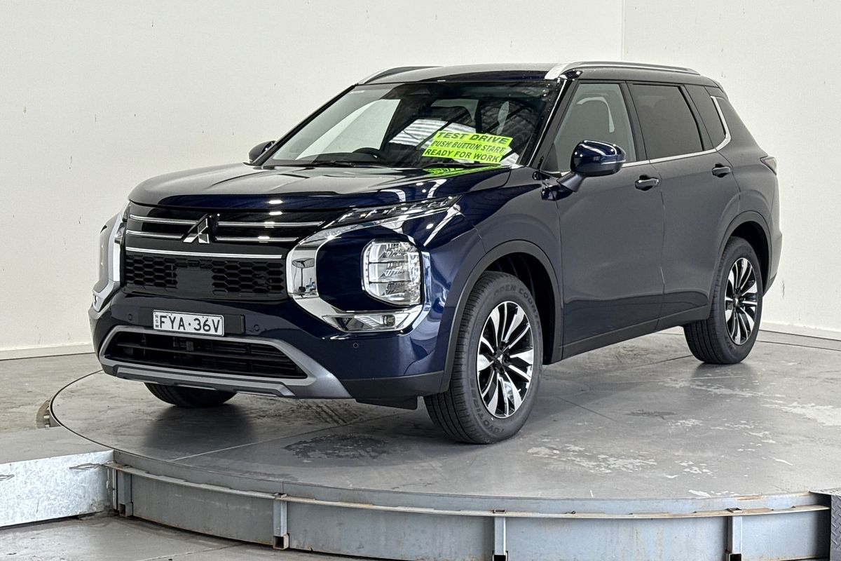 2025 Mitsubishi Outlander LS ZM