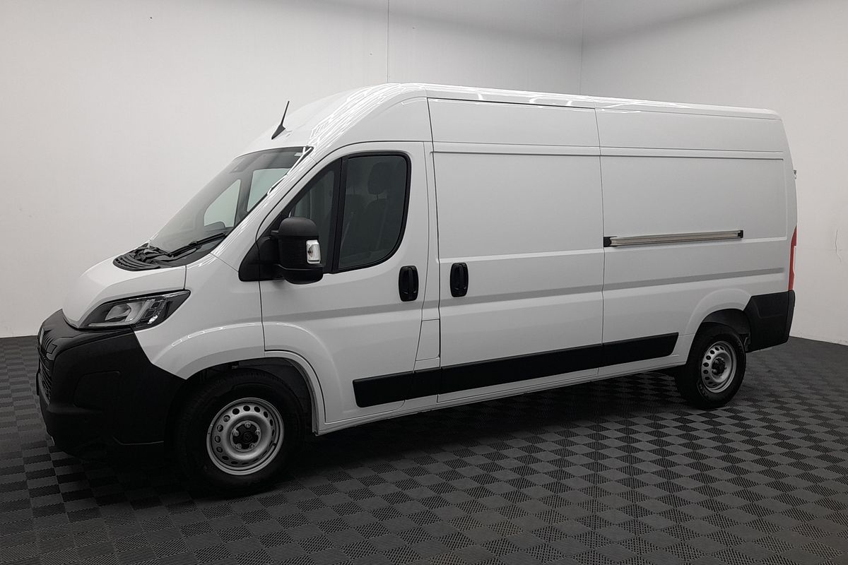 2025 Peugeot Boxer Pro X250 LWB Mid Roof
