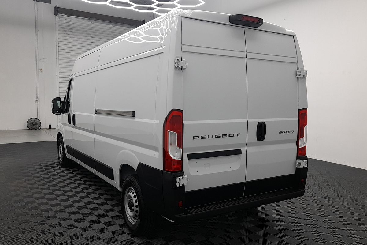 2025 Peugeot Boxer Pro X250 LWB Mid Roof