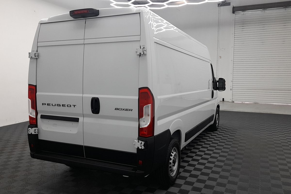 2025 Peugeot Boxer Pro X250 LWB Mid Roof