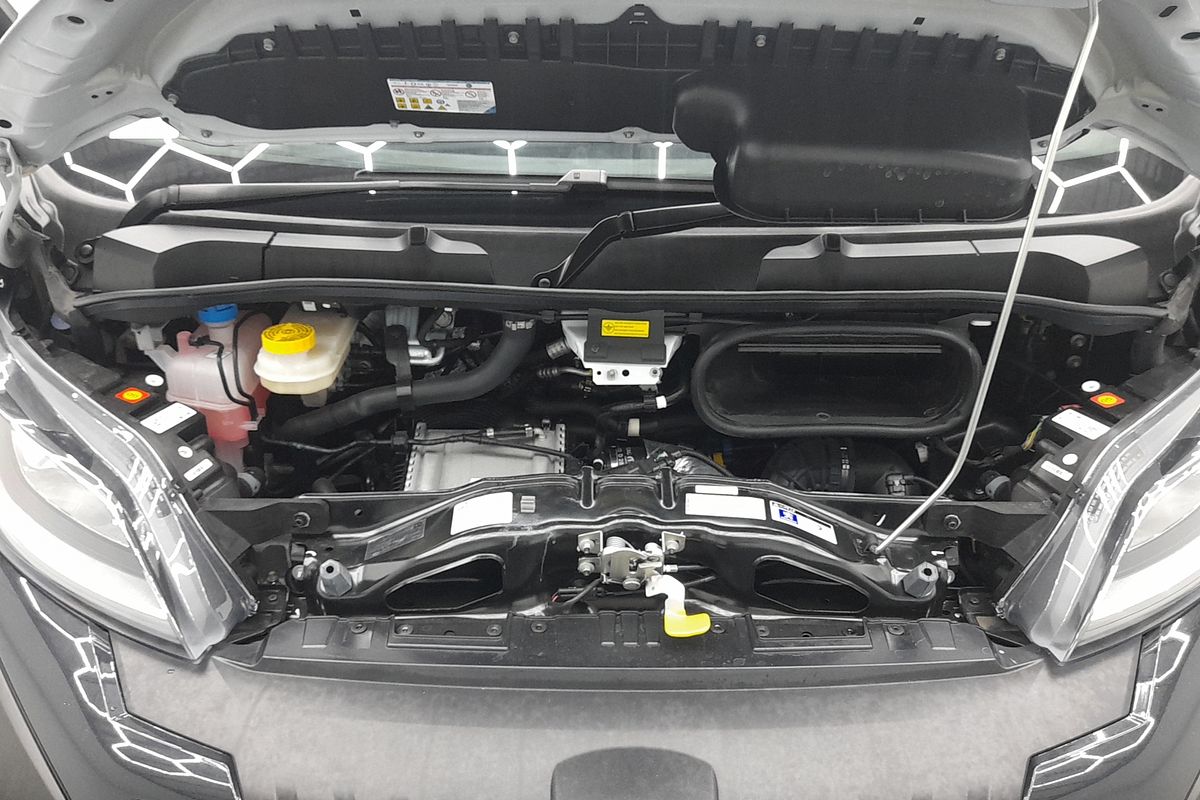 2025 Peugeot Boxer Pro X250 LWB Mid Roof