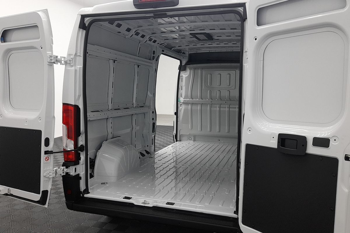 2025 Peugeot Boxer Pro X250 LWB Mid Roof