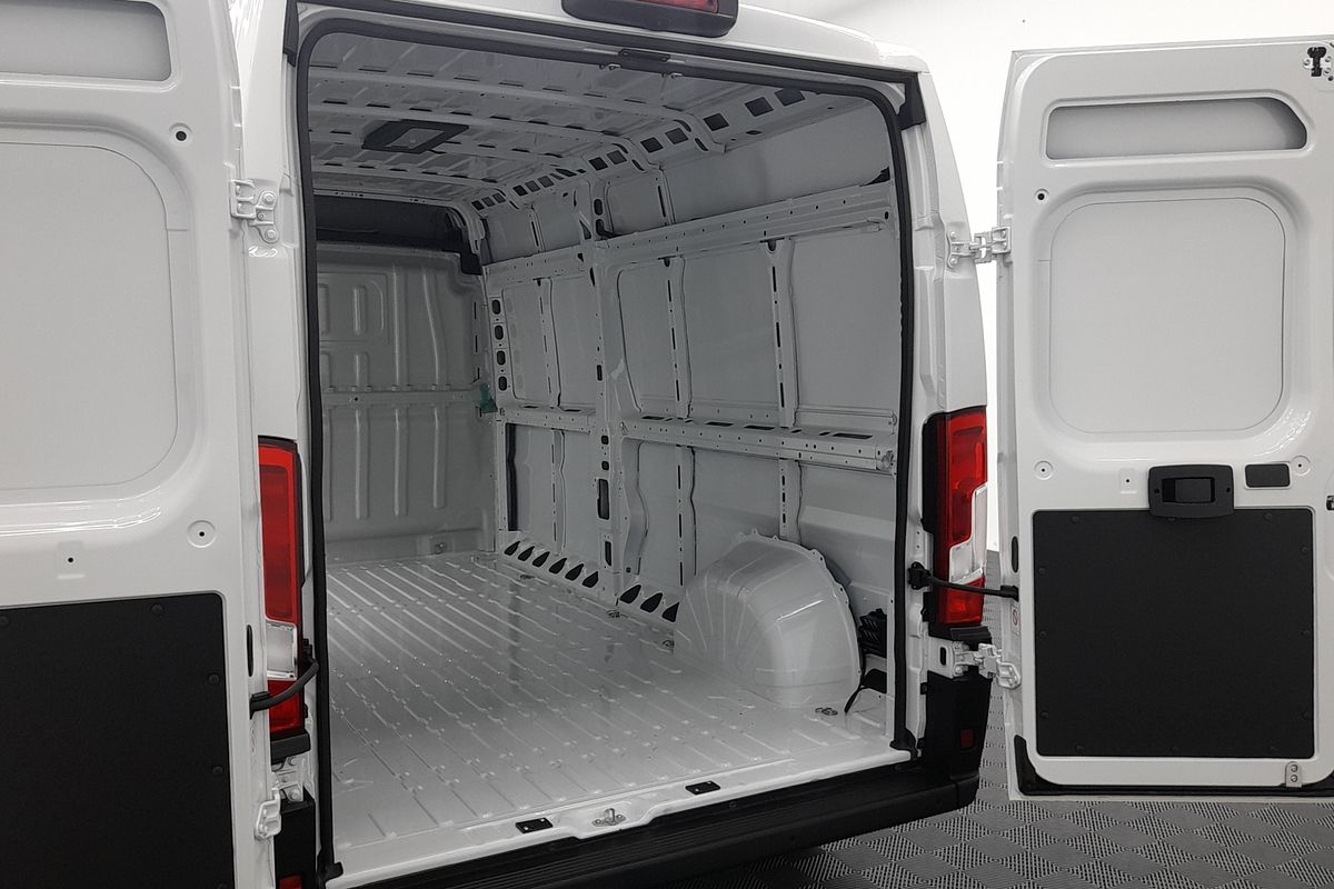 2025 Peugeot Boxer Pro X250 LWB Mid Roof
