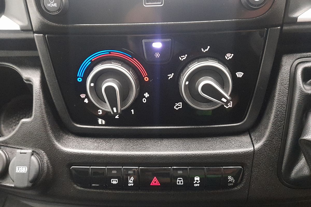 2025 Peugeot Boxer Pro X250 LWB Mid Roof