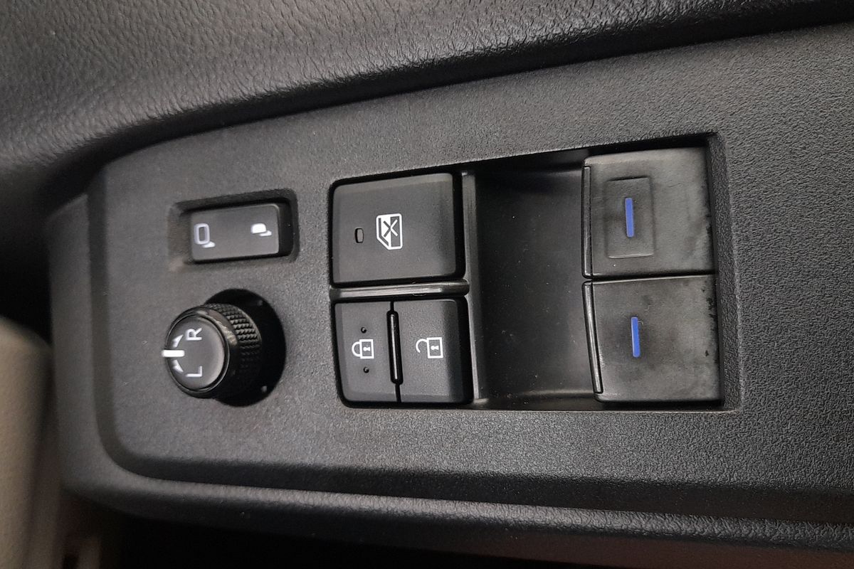 2021 Toyota Hiace Commuter GDH322R ELWB High Roof