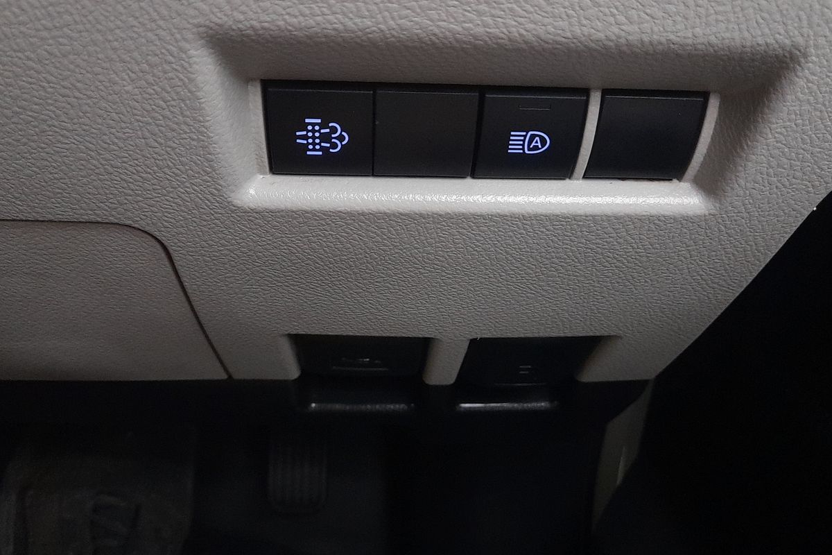 2021 Toyota Hiace Commuter GDH322R ELWB High Roof