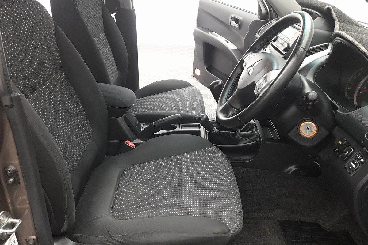 2015 Mitsubishi Triton GLX-R MN 4X4