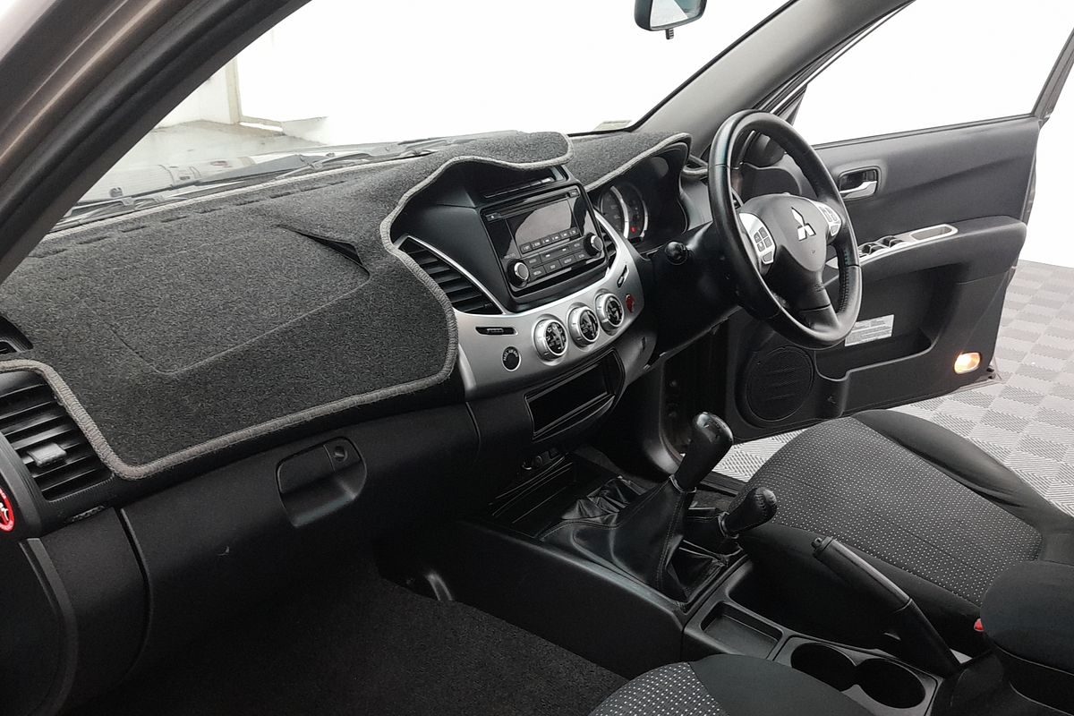 2015 Mitsubishi Triton GLX-R MN 4X4