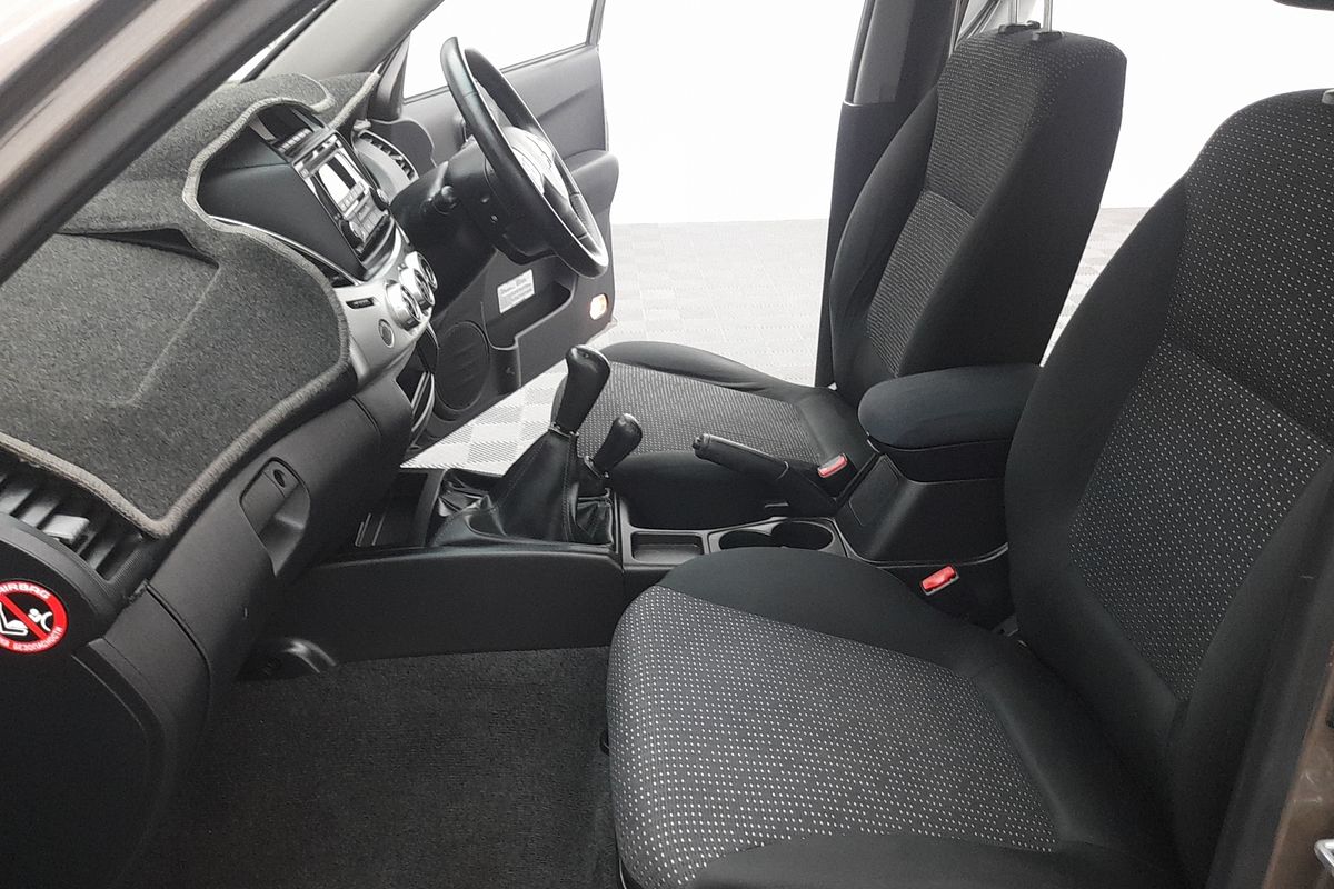 2015 Mitsubishi Triton GLX-R MN 4X4